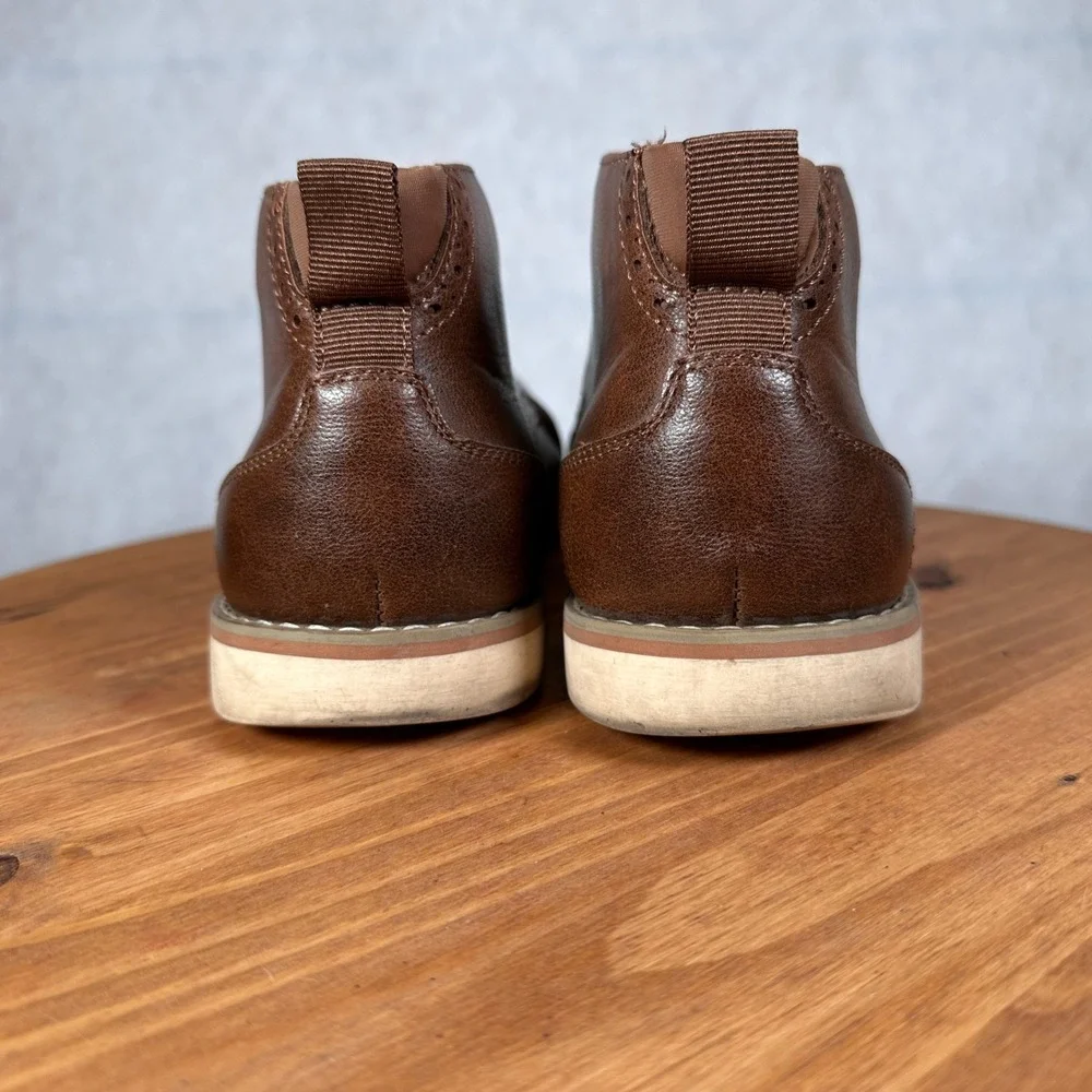 Madden Chukka Boots Mens Size 9 Brown Good Lace Up Brogue Detail Ortholite
